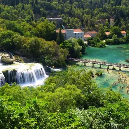 Sunny House With Pool