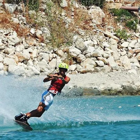 Sunny House With Pool Prázdninový dům