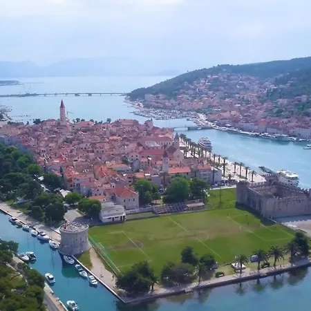 Sunny House With Pool Prázdninový dům