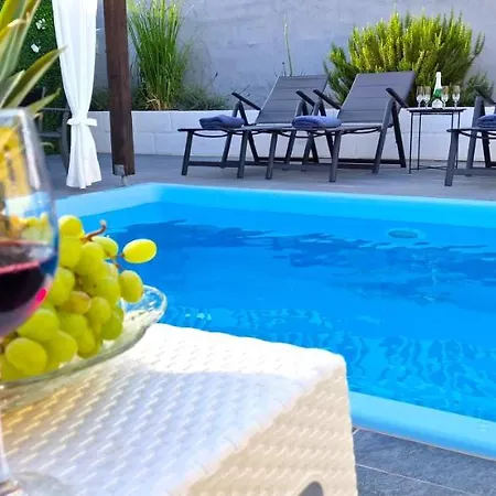 Sunny House With Pool *