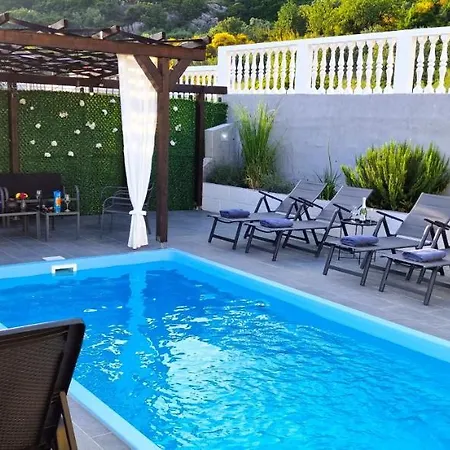 Sunny House With Pool Prázdninový dům *