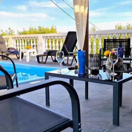 Sunny House With Pool Kaštela