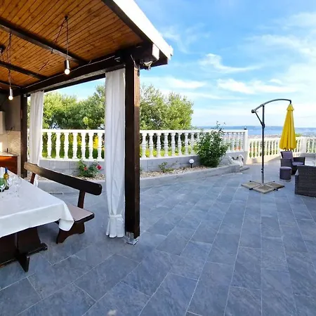 Sunny House With Pool Holiday home Kastela