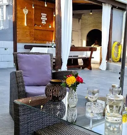 Prázdninový dům Sunny House With Pool *