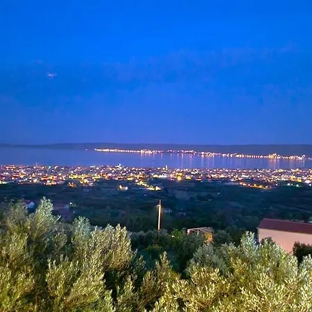 Sunny House With Pool Prázdninový dům