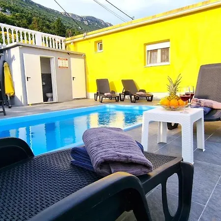 Sunny House With Pool *