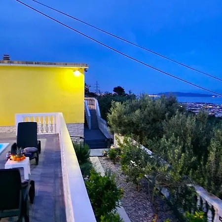 Sunny House With Pool Prázdninový dům