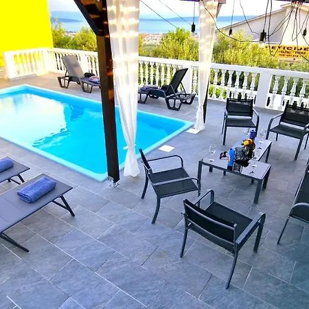 Sunny House With Pool Prázdninový dům *