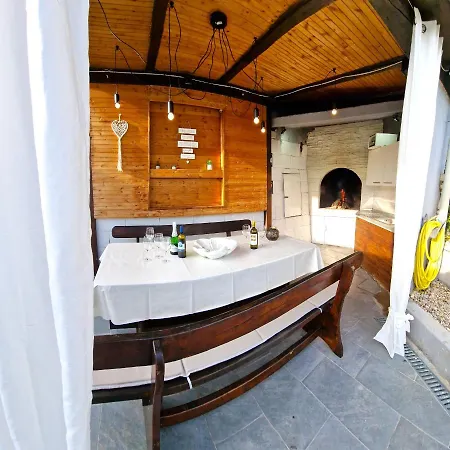 Sunny House With Pool Prázdninový dům Kaštela