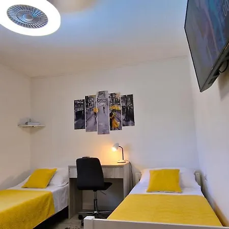 Sunny House With Pool