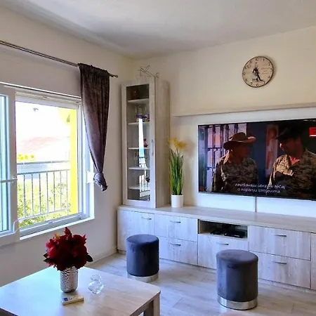 Prázdninový dům Sunny House With Pool Kaštela