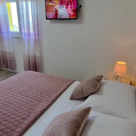 Prázdninový dům Sunny House With Pool Kaštela