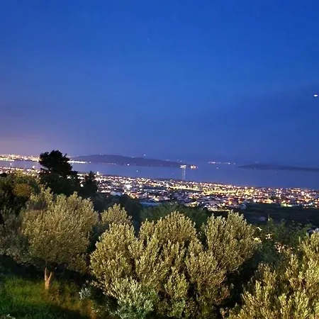 Sunny House With Pool