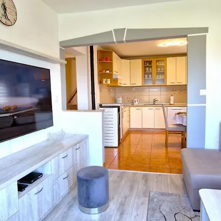 Sunny House With Pool